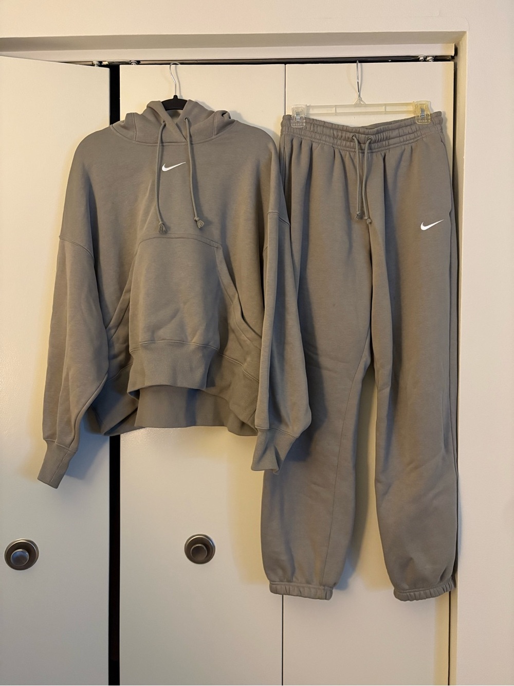 Nike Phoenix Fleece Set in ‘Light Army’